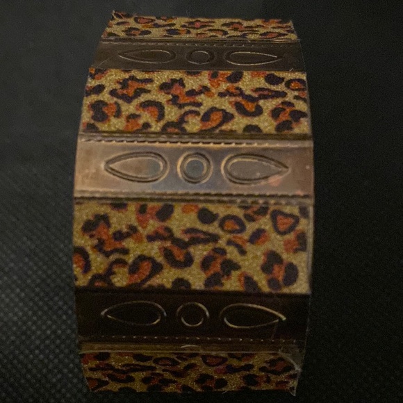 Vintage brass with leopard fabric cuff bracelet - Picture 3 of 9
